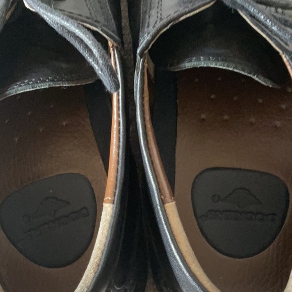 Dockers Black Leather Oxfords with Wingtip Design - Picture 3 of 9